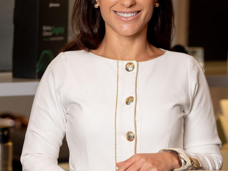 Foto de Dra. Michele Nadalin - Tratamento de Canal