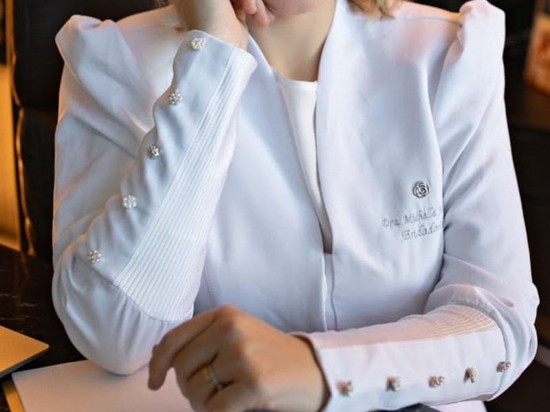 Foto 9 de Dra. Michele Nadalin - Tratamento de Canal