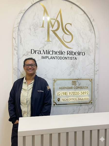 Foto 3 de 🦷 Dra. Michele Ribeiro l IMPLANTODONTISTA l Lentes em porcelana l Clareamento,Sisos, CLINICO GERAL Dentista em São Luis
