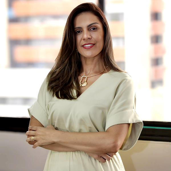 Foto 2 de Dra. Michelle Cavalcante | Lentes de Contato Dental | Implante Dentário | Dentista em Maceió