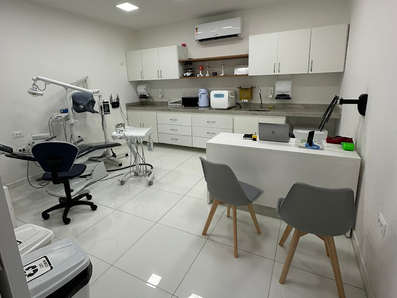 Foto 9 de Dra. Michelle Lima - Invisalign Doctor, Ortodontia, Aparelhos Invisíveis, Restaurações Estéticas, Clareamento