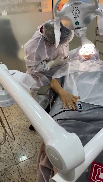 Foto 3 de Dra Michelle Ribeiro | Dentista | Oral Recife Clínica Odontológica | Cirurgiã buco maxilo facial | Implante Dentário