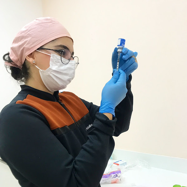 Foto 2 de Dra. Michelline Maccari Dornelles - Lentes de resina e porcelana