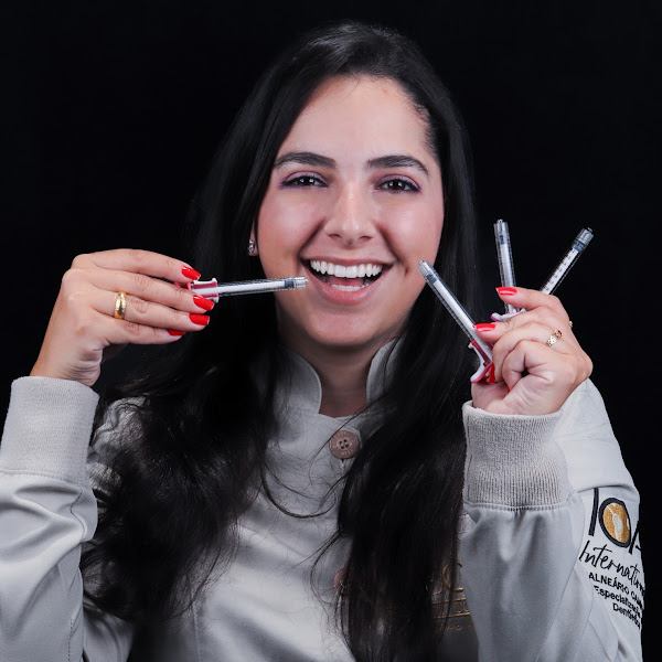 Foto 3 de Dra. Michelline Maccari Dornelles - Lentes de resina e porcelana