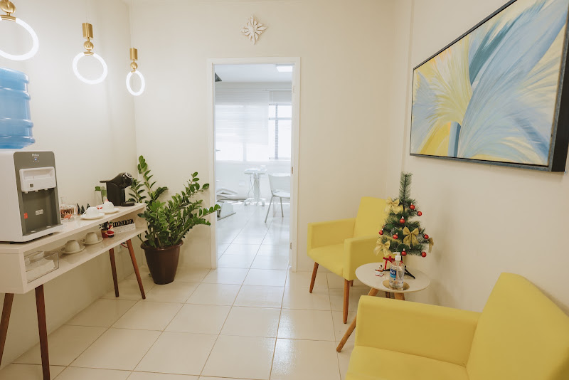 Foto 2 de Dra. Milena Manesco | Implantes e Próteses dentárias | Dentista em Londrina – PR