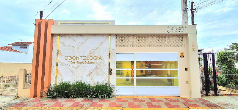 Foto 2 de Dra Mônica Dalanhol - Cirurgiã Dentista