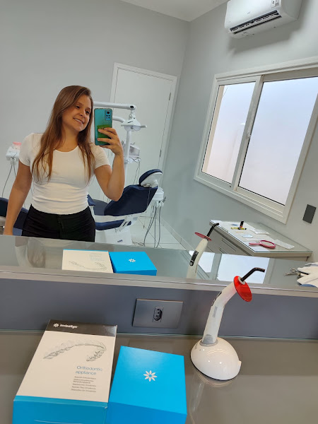 Foto 2 de Dra Monielle Dantas – Ortodontista e Estética Dental