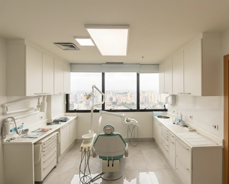 Foto 3 de Dra. Monique Hayama - Cirurgiã Dentista