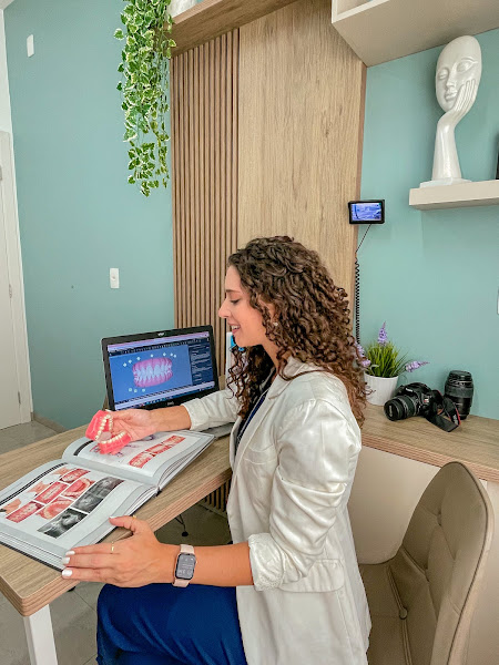 Foto 2 de Dra Morgana Oliveira | Referência Invisalign em Araraquara