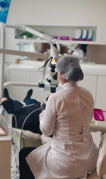 Foto 2 de Dra. Morgane Marion ( Endodontia com Microscopia, Harmonização facial e Alinhadores Invisíveis)