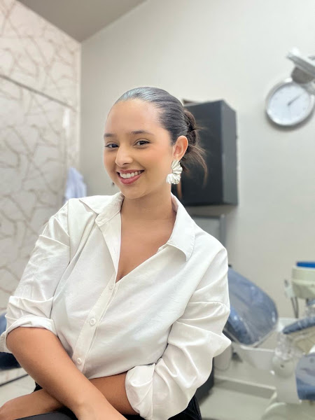 Foto 3 de Dra Mylena Bebiano | Lentes em resina e harmonização orofacial