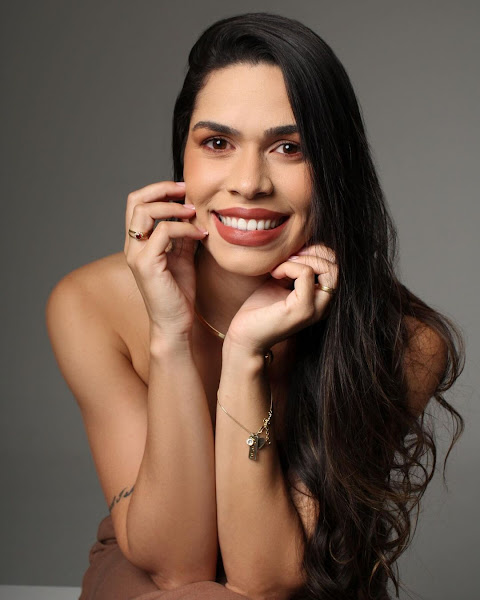 Foto 2 de Dra Mylena Karen - Facetas e odontologia estética em Feira de Santana