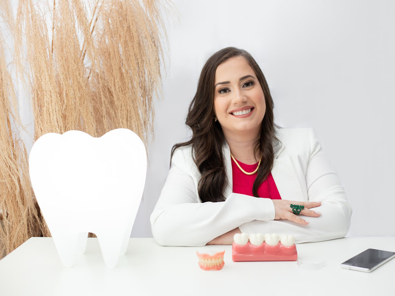 Foto de Dra. Mylena M. Schwartz | Dentista Uberlândia
