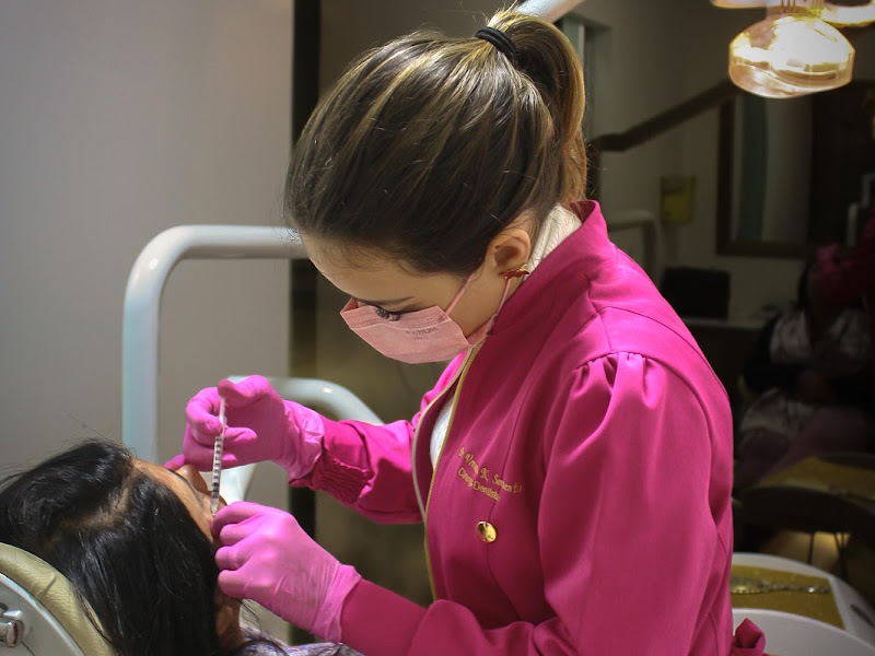 Foto 3 de Dra Nara Siciliano - Endodontia - Microscopia - Implante Dental - Odontologia Estética