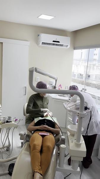 Foto 3 de Dra. Natacha Malu - Dentista Periodontista