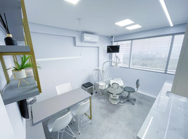 Foto 2 de Dra. Natália Abrahão - Cirurgiã-Dentista - Invisalign Doctor