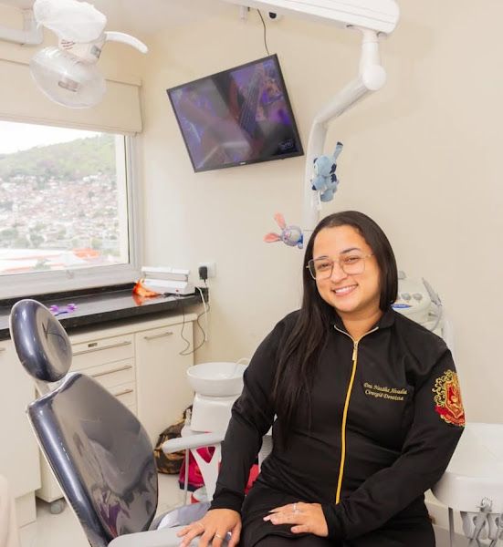 Foto 2 de Dra. Natália Alvadia | Clareamento dental e Raspagem de Tártaro