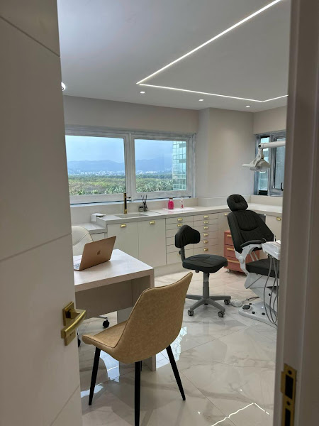 Foto 2 de Dra. Nathália Galm - Cirurgia Bucomaxilo - Estética Facial