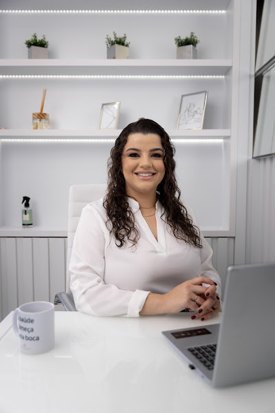 Foto 2 de Dra. Nathalia Souza Arantes - Odontologia