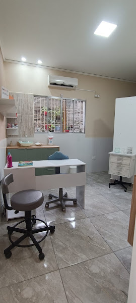 Foto de Dra Nathalie | Dentista Especialista em Implantes - Caraguatatuba