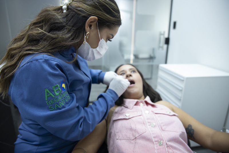 Foto 2 de Dra. Nayla Calisto - Dentista em Santos/Praia Grande - Consultório/Clínica Odontológica