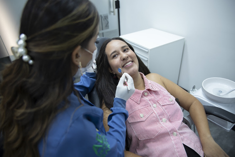 Foto 3 de Dra. Nayla Calisto - Dentista em Santos/Praia Grande - Consultório/Clínica Odontológica