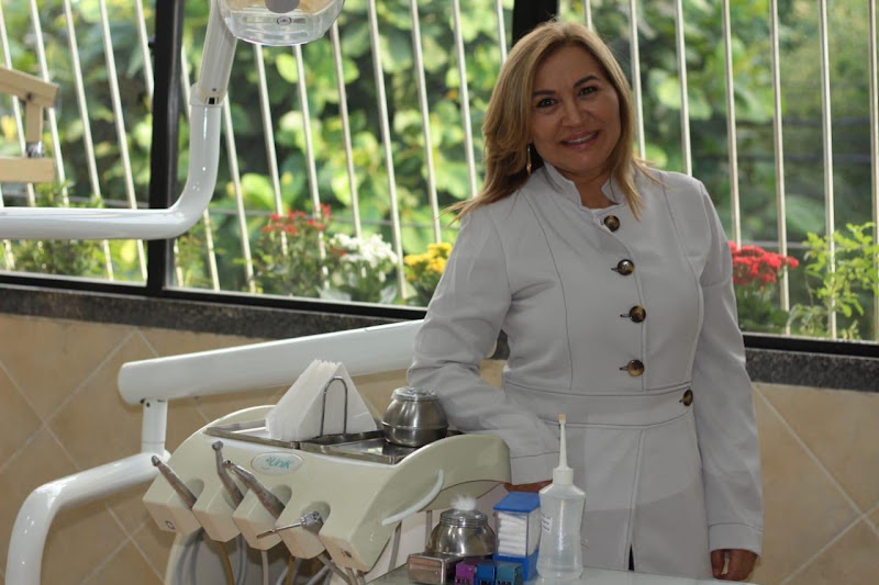 Foto de Dra. Noilde Alves - Clínica Odontológica Avançada - Saúde e Estética - Harmonização Orofacial - Alagoinhas - Dentista