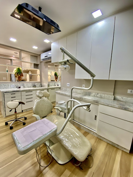 Foto 2 de Dra. Pâmela Reis - Endodontia Premium (Tratamento de Canal Bh)