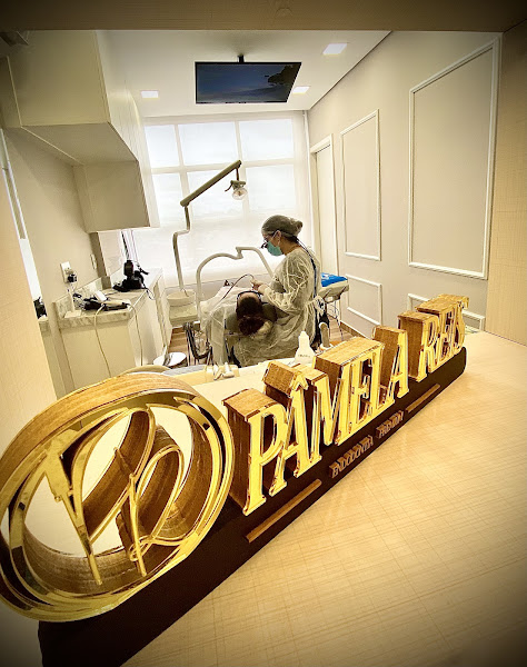 Foto 3 de Dra. Pâmela Reis - Endodontia Premium (Tratamento de Canal Bh)