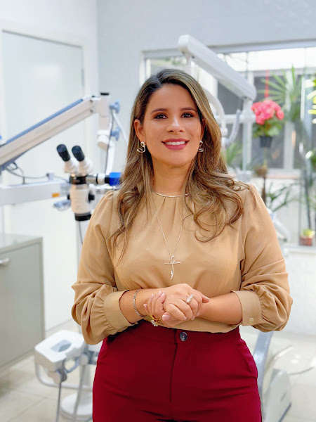 Foto 2 de Dra. Patrícia Oliveira | Endodontia | Microscópica Digital - Imperatriz MA