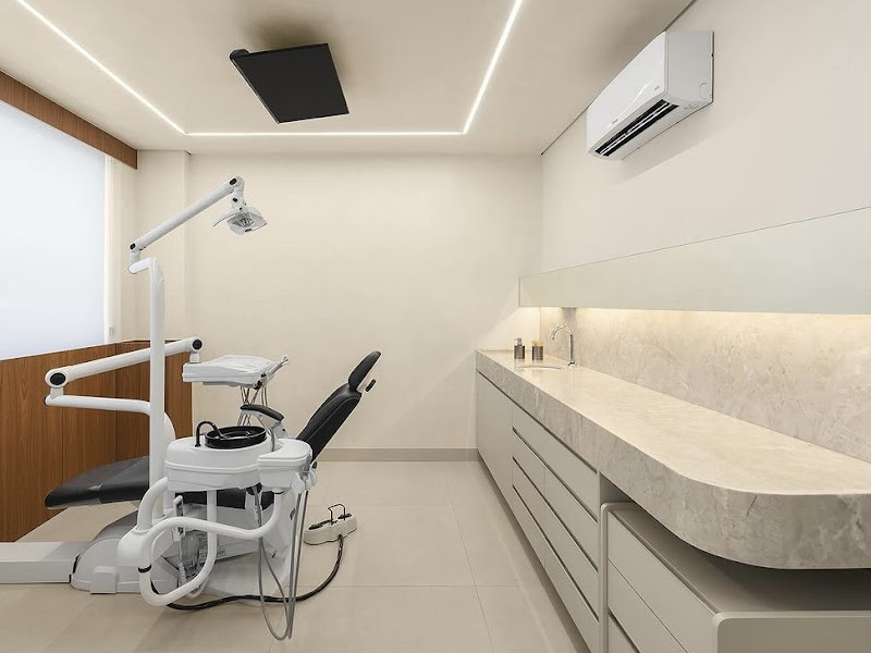 Foto de Dra Paula Furlanetto | Prótese Dentária e Odontologia Estética