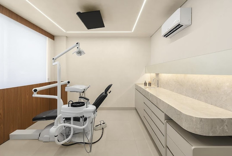 Foto 2 de Dra Paula Furlanetto | Prótese Dentária e Odontologia Estética