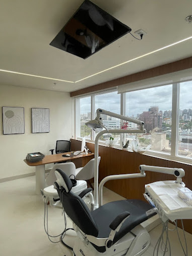 Foto 3 de Dra Paula Furlanetto | Prótese Dentária e Odontologia Estética