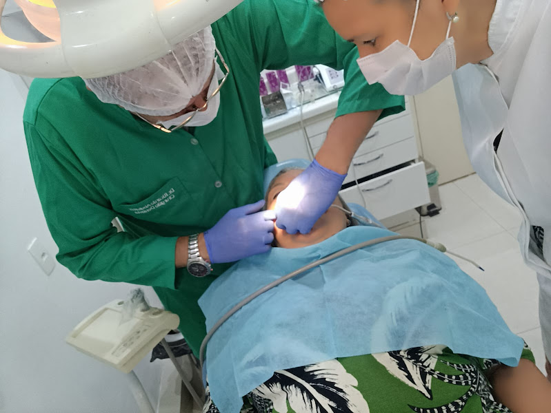 Foto 2 de Dra. Paula Medeiros | Dentista Emergência na Ilha do Governador