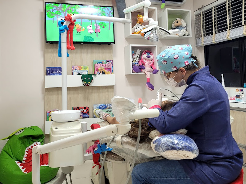 Foto de Dra Paula Menezes - Odontopediatria e Ortopedia Funcional dos Maxilares