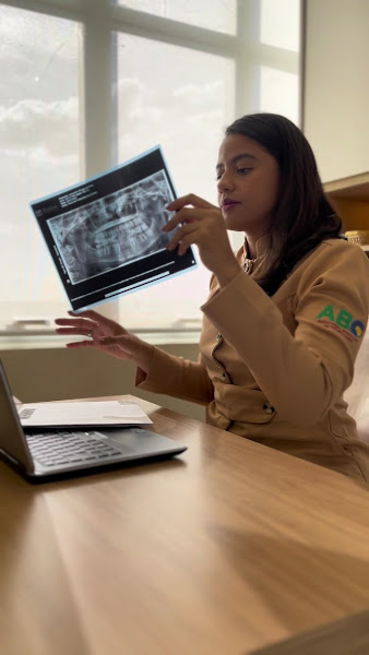 Foto 3 de Dra. Paula Moreira | Clínica Odontológica | Clareamento Dental em Uberlândia