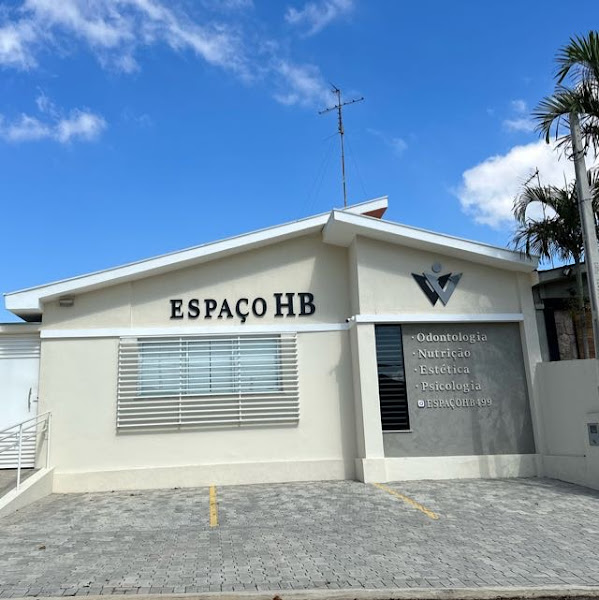 Foto 3 de Dra. Paula Trindade - Bucomaxilo - Implantodontia