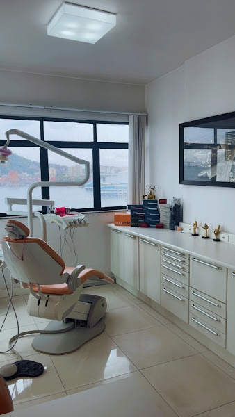 Foto 3 de Dra Péthala Gomes - Harmonização Facial (Dentista | Niterói)