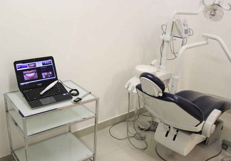 Foto 3 de Dra. Rachele Lucchesi - Reabilitação Oral e Estética