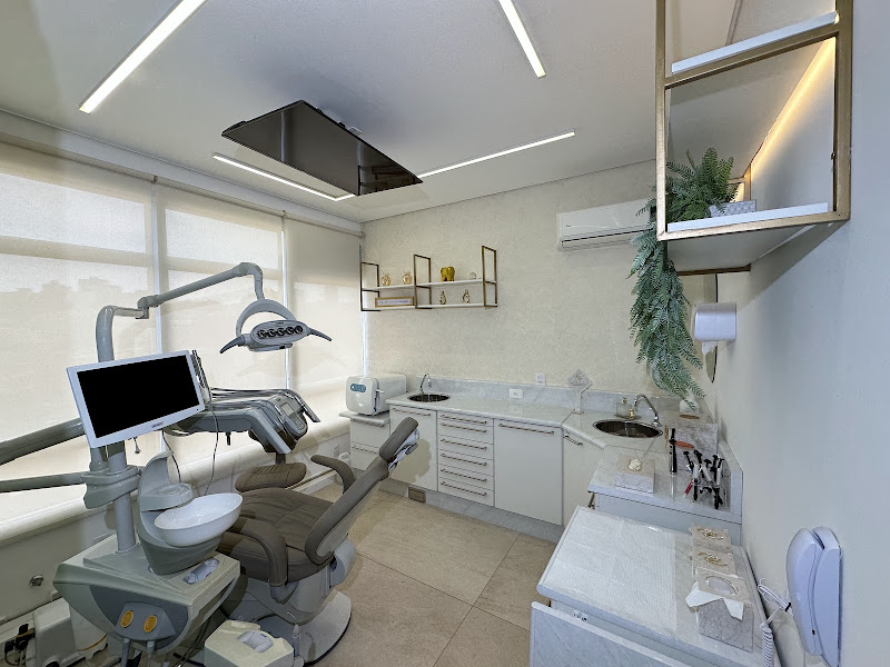 Foto 2 de Dra Rafaella Salim | Implante Dentário | Prótese Protocolo | Clareamento | Dentista em Ribeirão Preto - SP