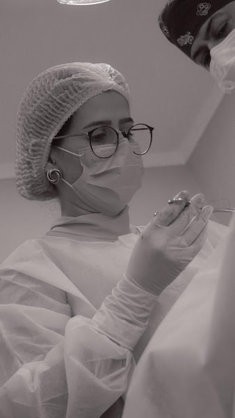 Foto 3 de Dra Rafaella Salim | Implante Dentário | Prótese Protocolo | Clareamento | Dentista em Ribeirão Preto - SP