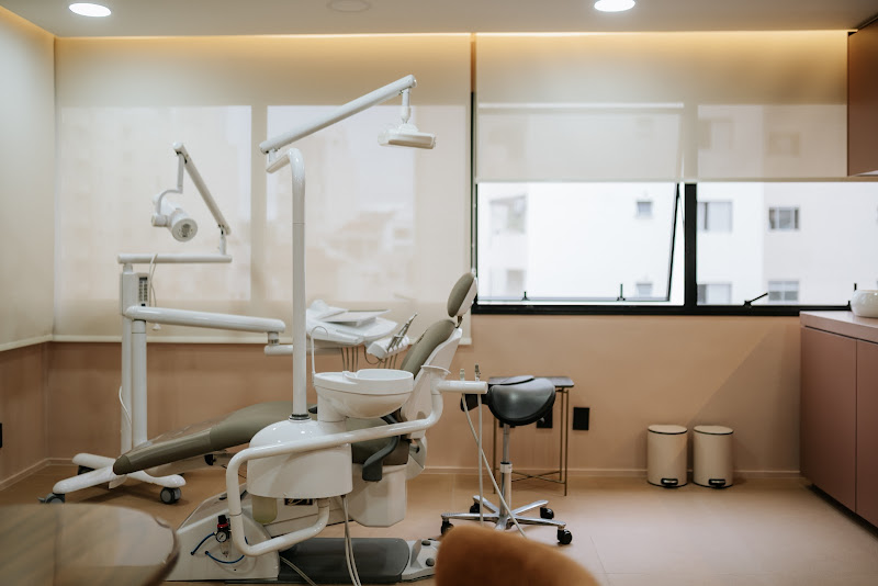 Foto 4 de Dra. Rafaelli Cezar - Dentista e Tratamento de Canal