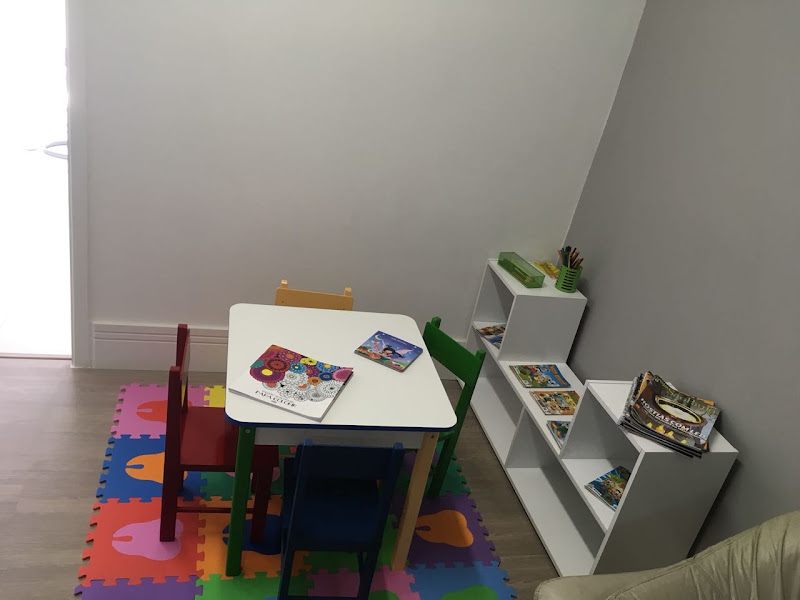 Foto 2 de Dra Raiane Barreto - Dentista - Implantes dentário Granja Viana