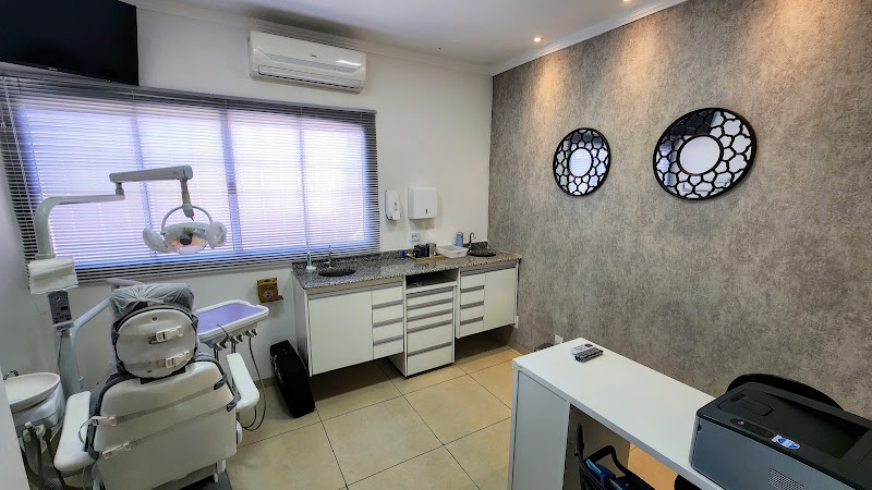 Foto 2 de Dra. Raíssa Schwam | Dentista 24h Araçatuba