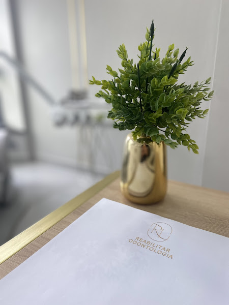 Foto 2 de Dra. Raquel Burla - Reabilitar Odontologia