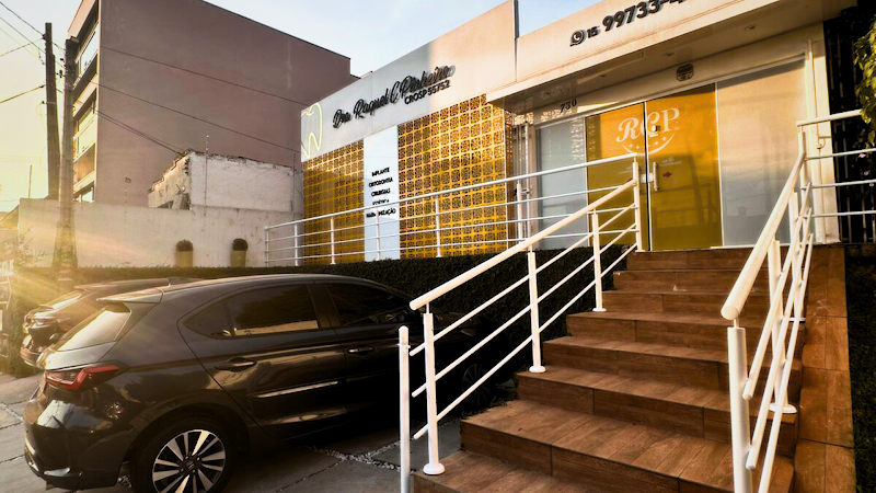 Foto 2 de Dra. Raquel Cristina Pinheiro - Dentista em Sorocaba, Especialista em Implantes | Ortodontia | Harmonização Facial