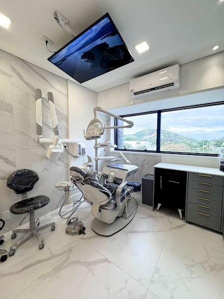 Foto 2 de Dra Rayane Magnol - Dentista na Enseada do Suá - Vitória