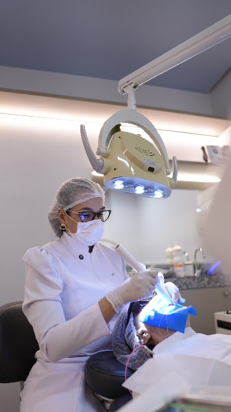 Foto 2 de Dra. Rayane Moraes Endodontia e Periodontia