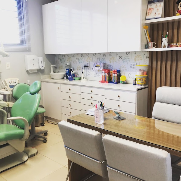 Foto 3 de Dra. Renata Azambuja Al Alam - Odontopediatra