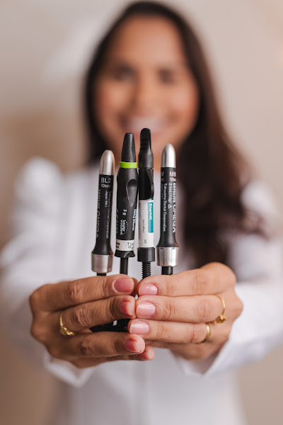 Foto 2 de Dra. Renata de Paula - Canal e Prótese